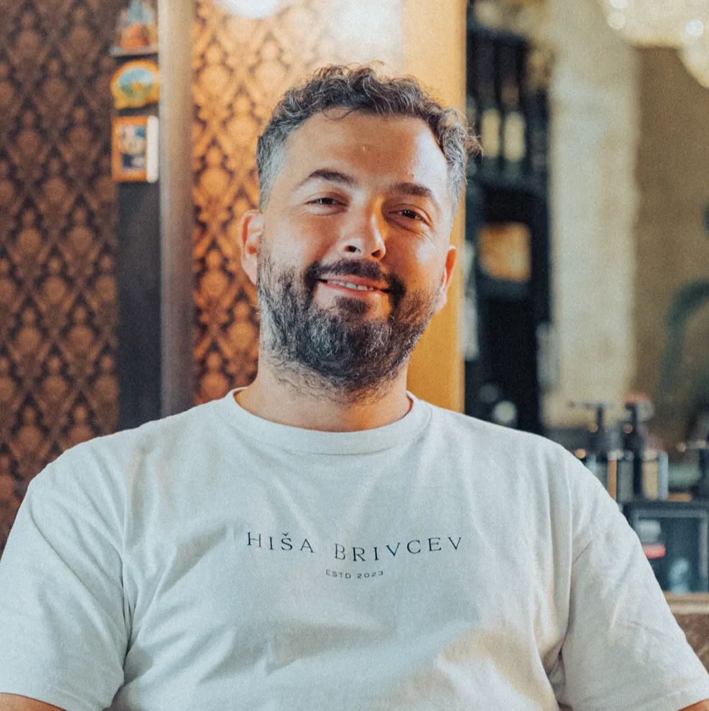 Alen (senior barber)